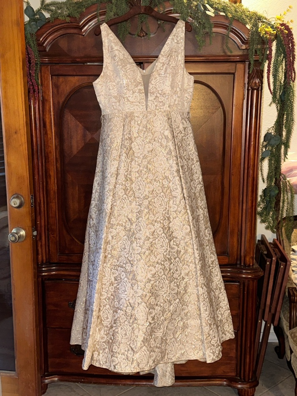 Aspeed Champagne Lace V-Neck Midi Dress
